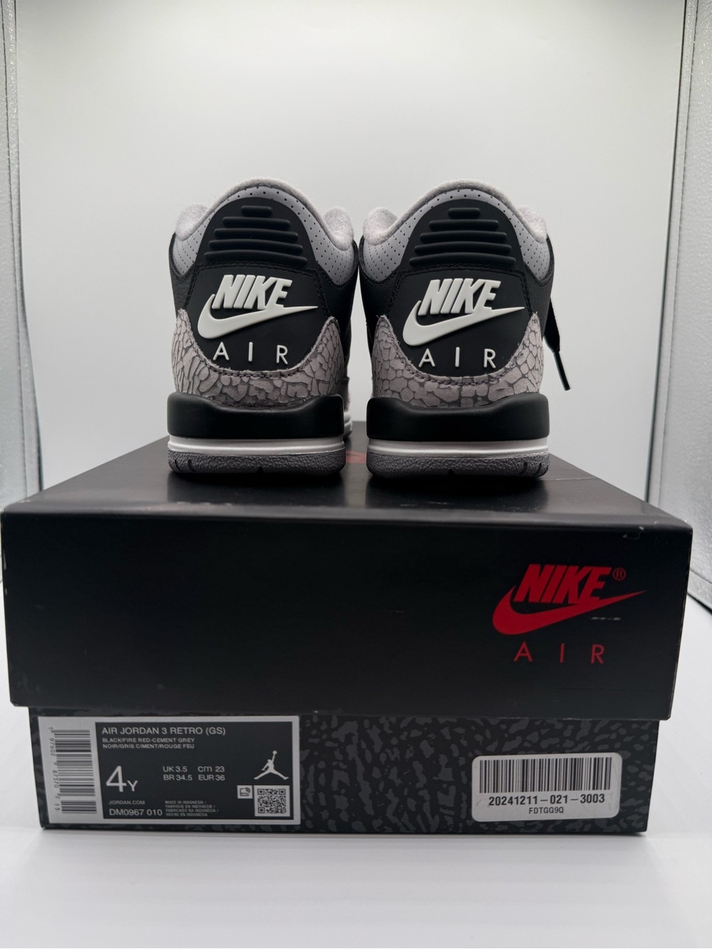 NEW IN BOX - Nike Air Jordan 3 Retro OG 2024 Black Cement Size 4Y - Picture 4 of 5